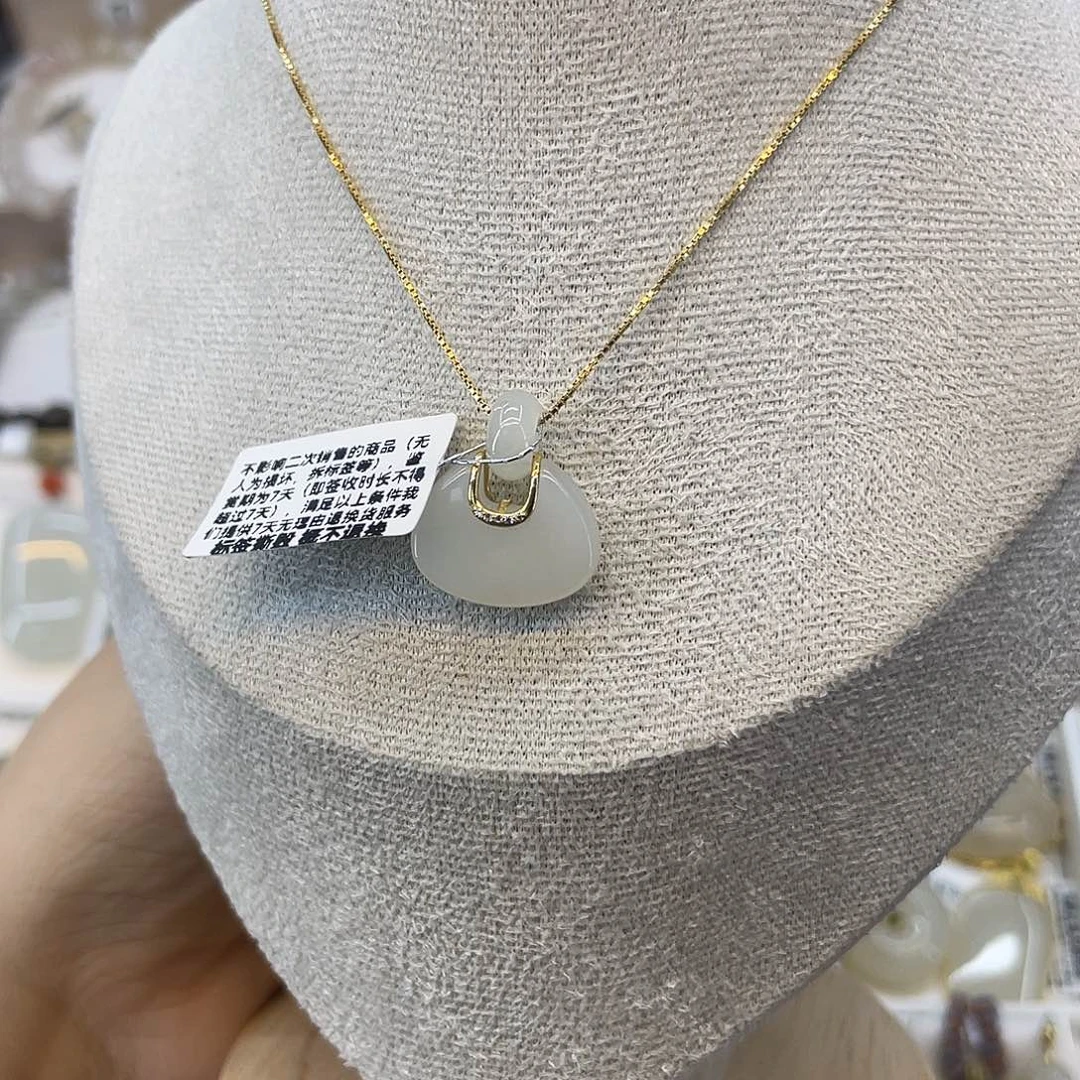 和田玉18K金镶嵌吊坠(赠链)