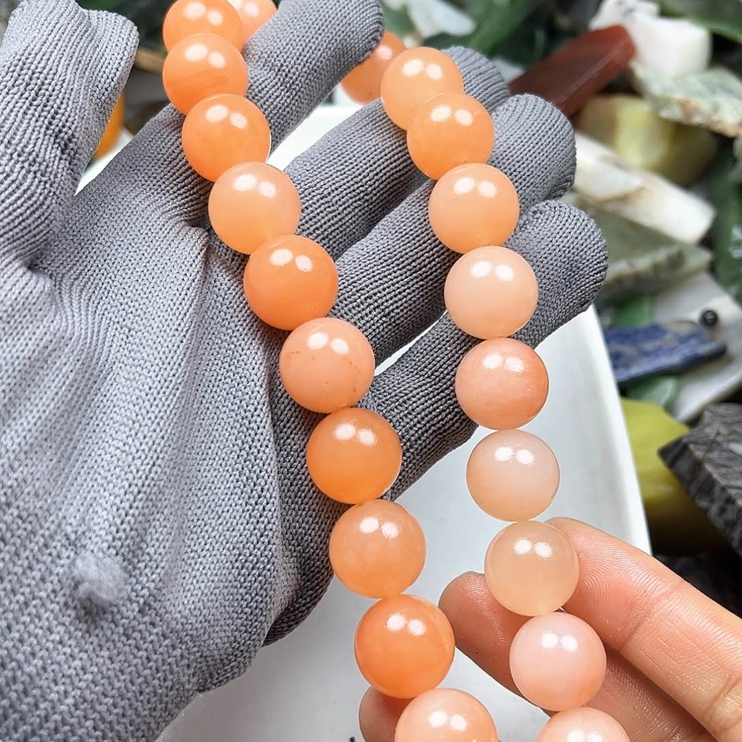 颈饰未镶嵌石英岩玉