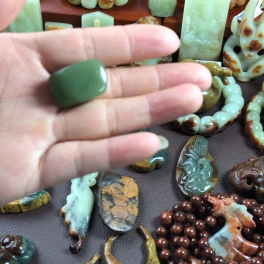 吊坠(赠链)未镶嵌岫岩河磨玉（透闪石质玉）