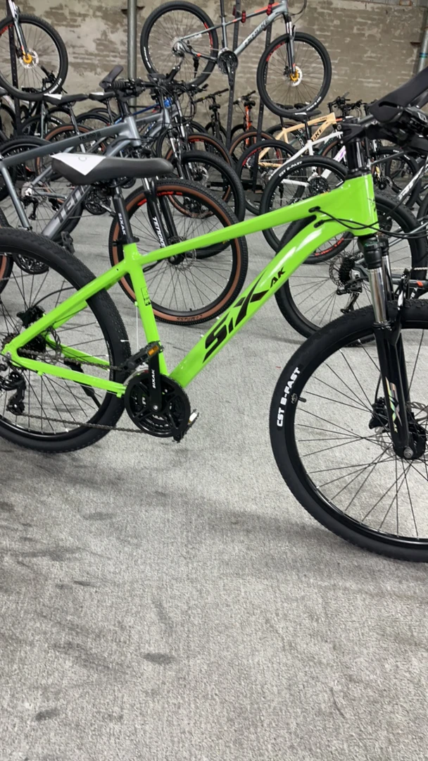 绿色黑字六枪SIXAK铝架26寸24速油刹山地车