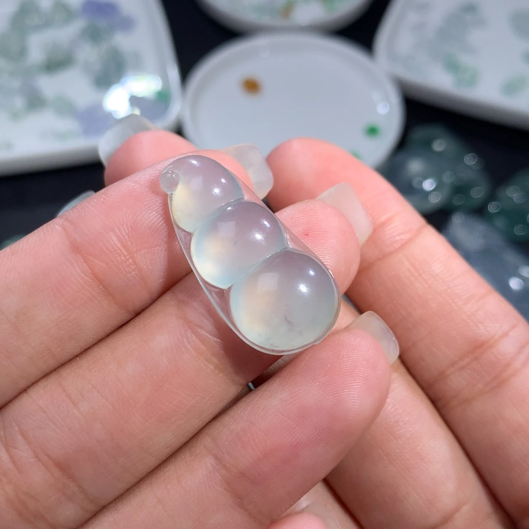 翡翠裸石未镶嵌冰种四季豆