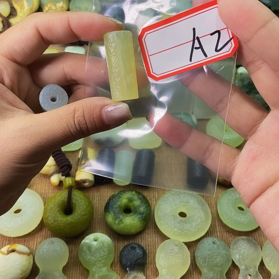 蛇纹石玉未镶嵌颈饰没****字