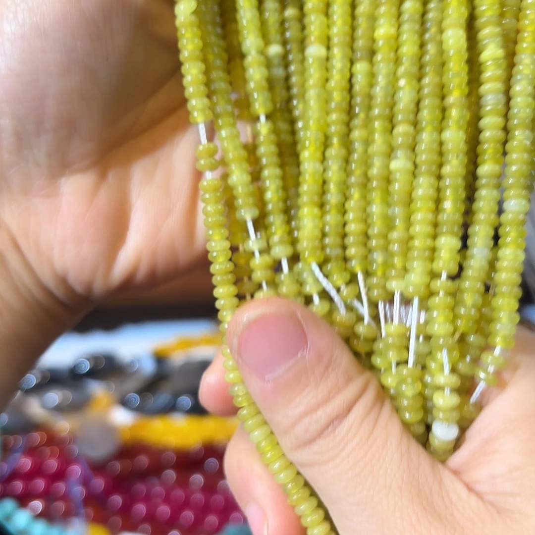 玛瑙/玉髓未镶嵌珠宝半成品岫玉2-4一条