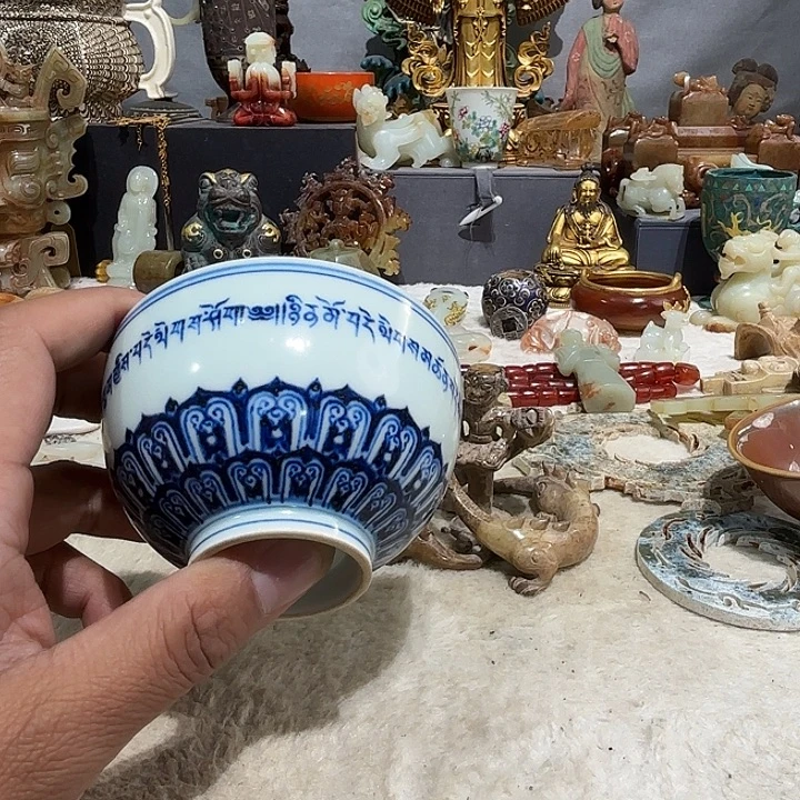 玉***钺瓷器制作工艺精湛