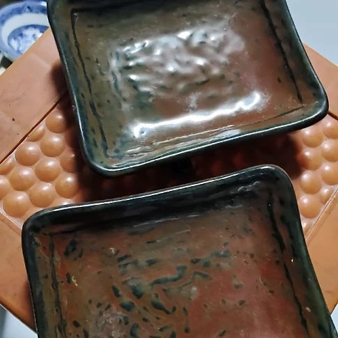 瓷片瓷片，各种摆件，盘，碗，沙锅，均有瑕疵。
