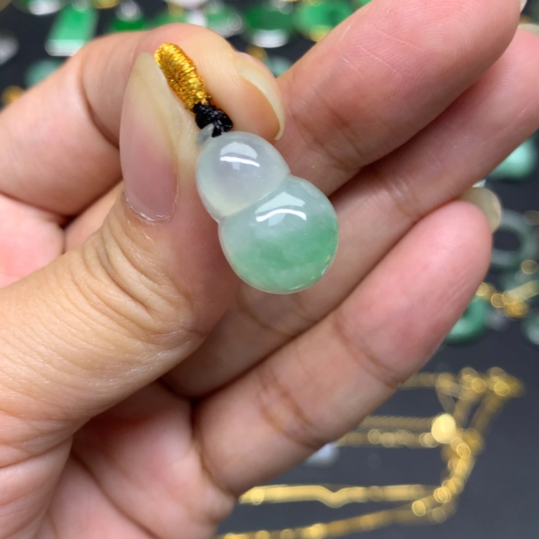 翡翠未镶嵌颈饰有纹裂