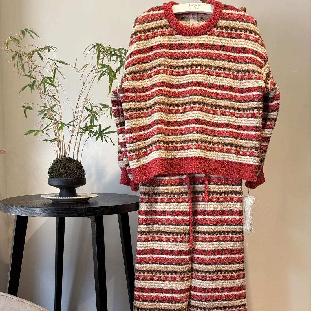 252-147朵朵睡衣女秋冬新款圆领条纹印花羽毛绒休闲家居服套装