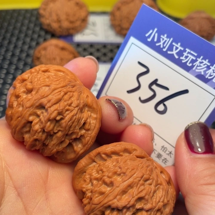 桃核把件42狮子356。。。。