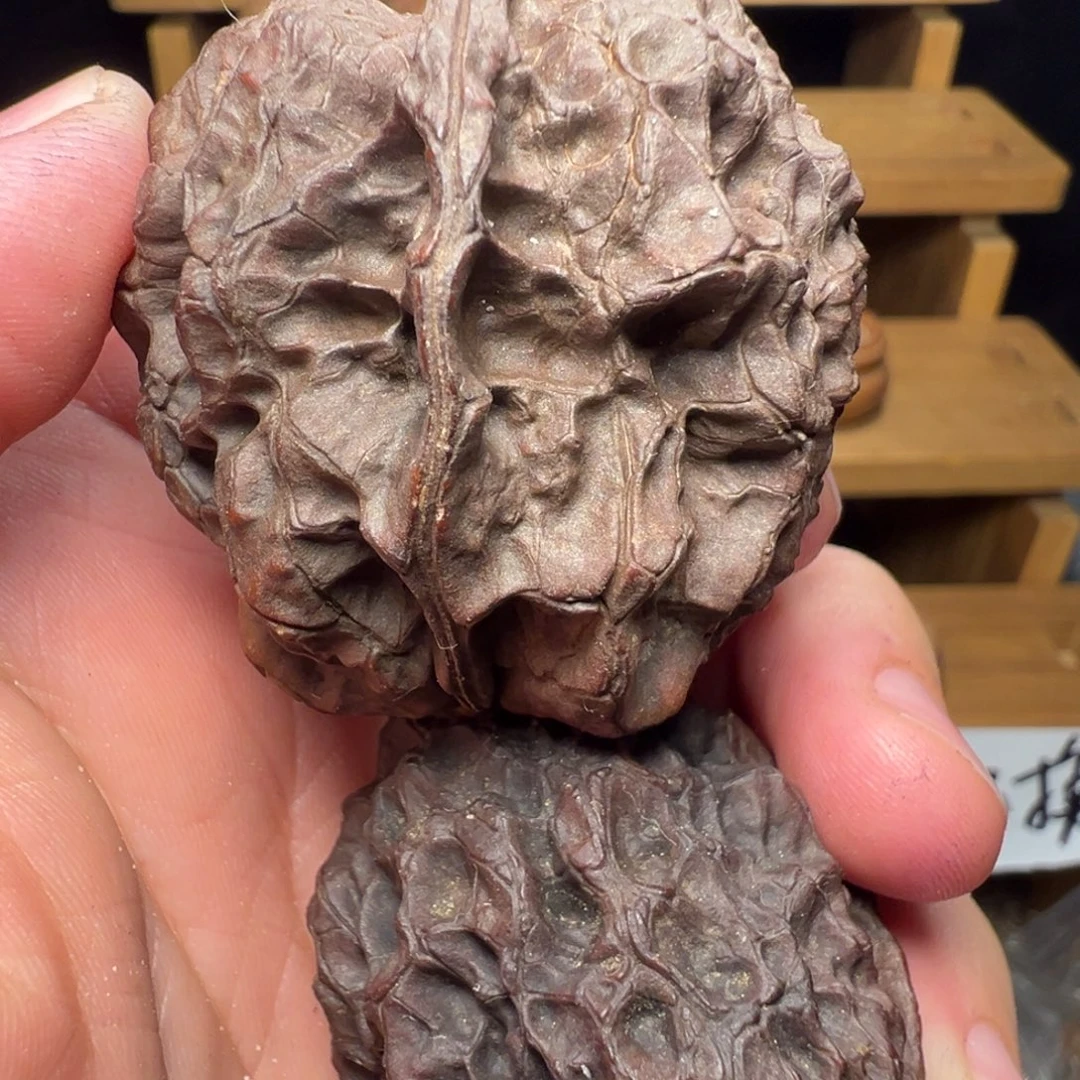 文玩核桃吊坠七彩皇冠42mm
