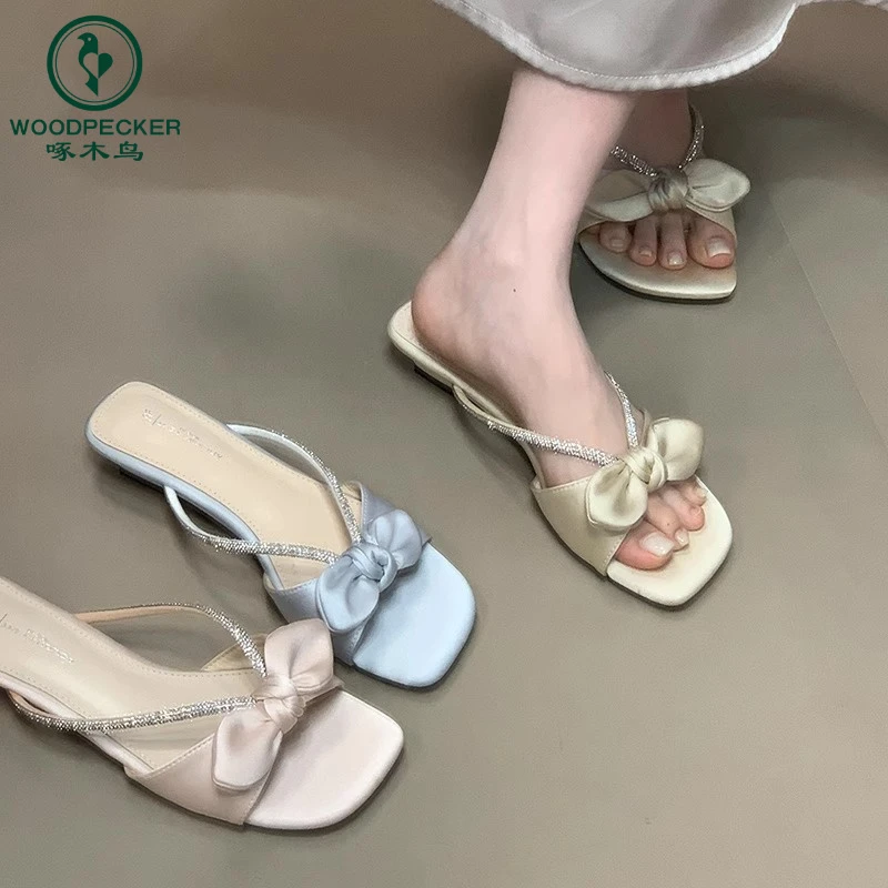 啄木鸟2025夏季新款凉拖鞋女蝴蝶结水钻带甜美温柔方头一字拖鞋