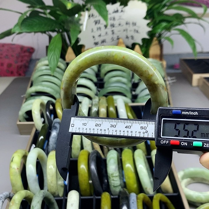 未镶嵌蛇纹石玉手镯86