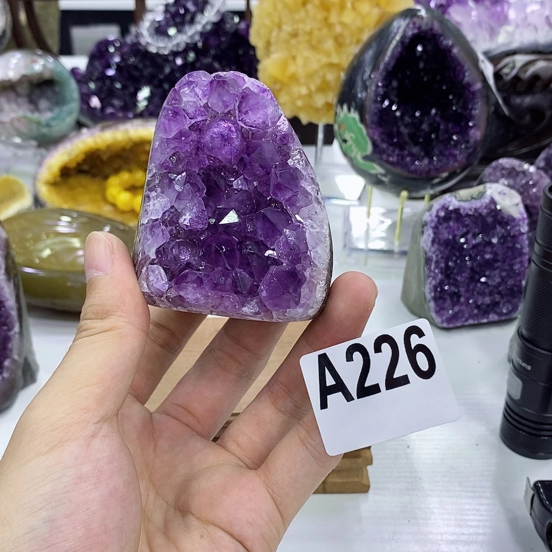 紫晶未镶嵌大型摆件（非配饰）