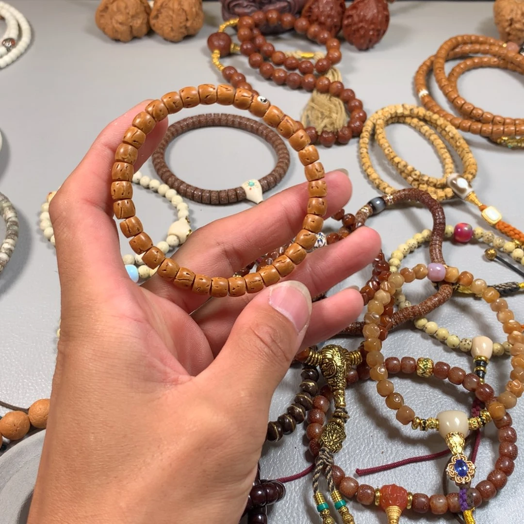 桃核吊坠。。。。。。。。。。