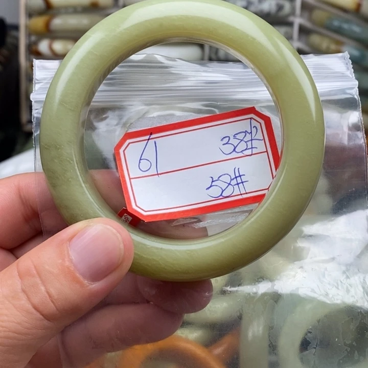 未镶嵌蛇纹石玉颈饰