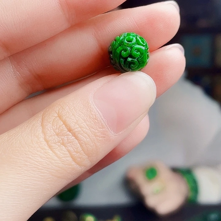 翡翠未镶嵌颈饰多样性