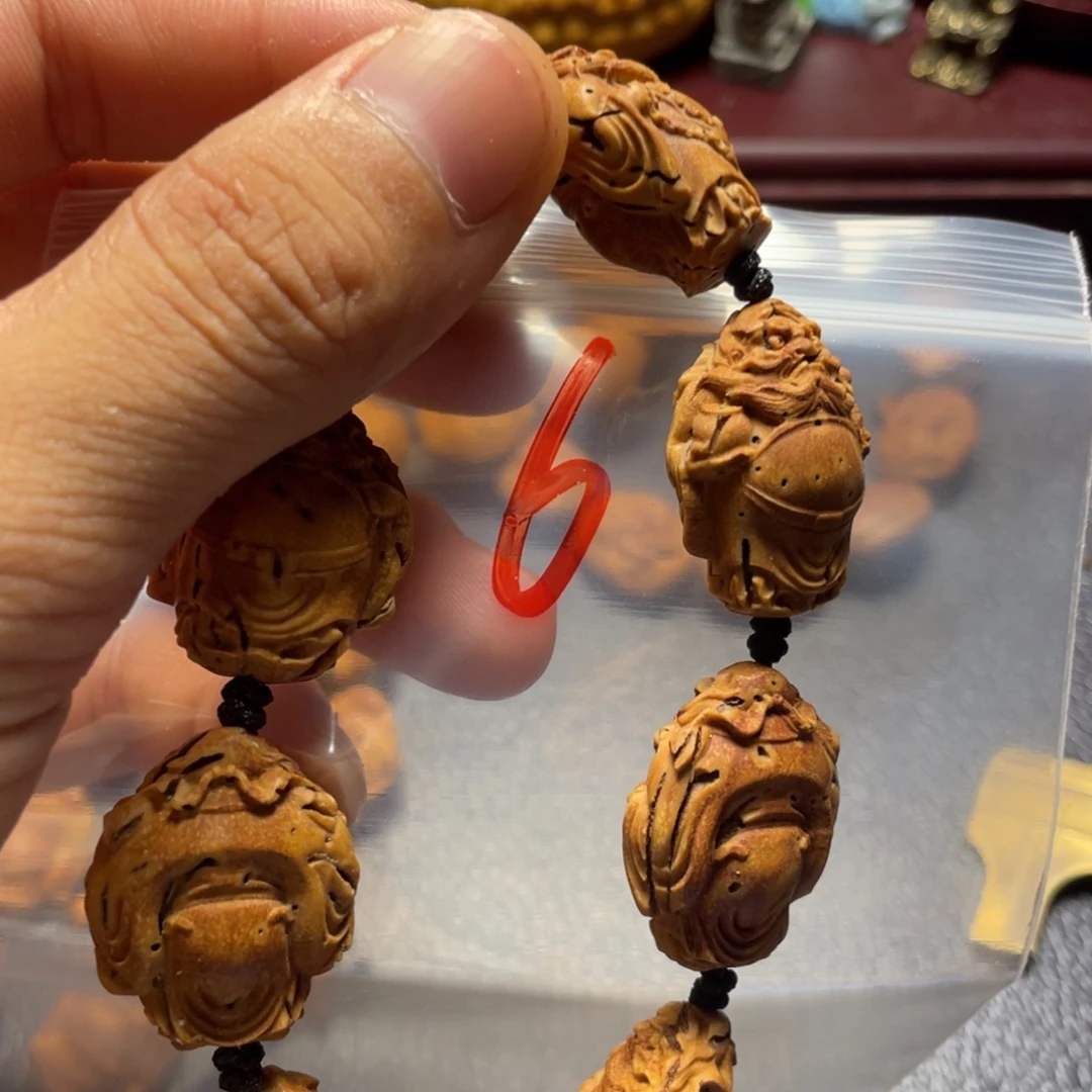 大桃核雕刻瑕疵钟馗