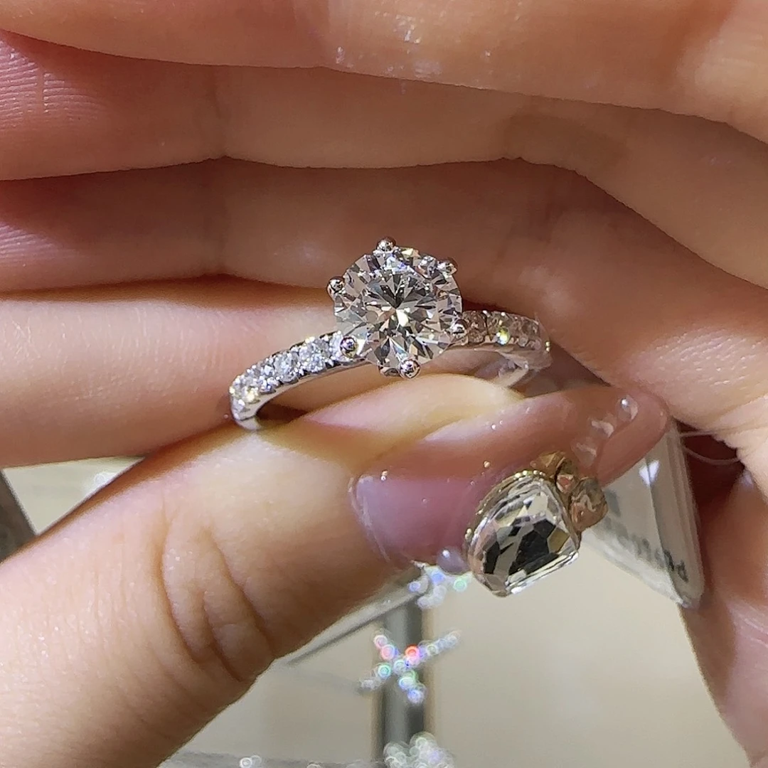 实验室培育钻石18K金镶嵌海**朵一卡白月光六爪 14