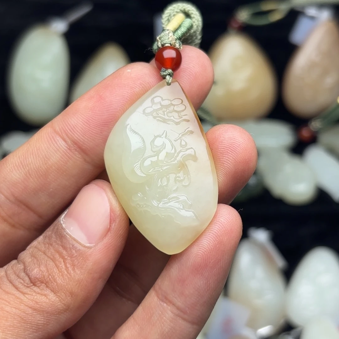 和田玉未镶嵌颈饰