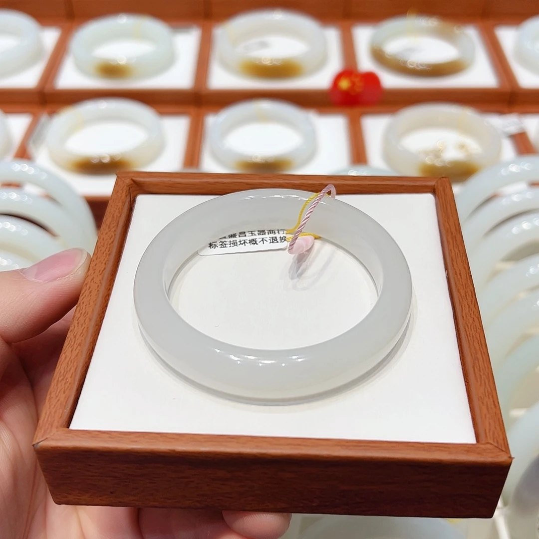 和田玉手镯未镶嵌白月光