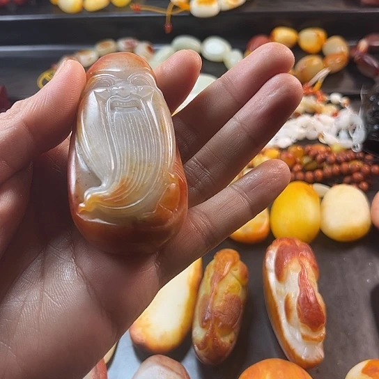 笑***论和田玉未镶嵌颈饰