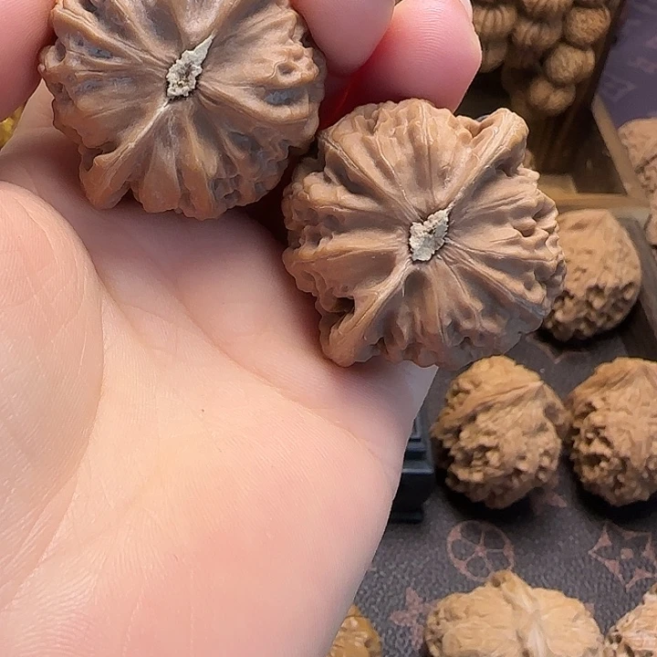 文玩核桃吊坠宫灯