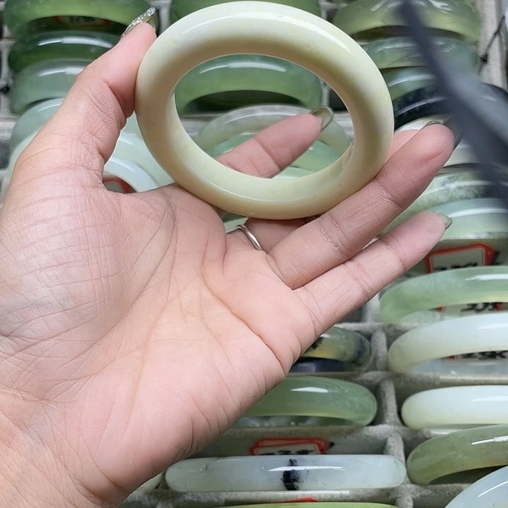 蛇纹石玉未镶嵌手镯225