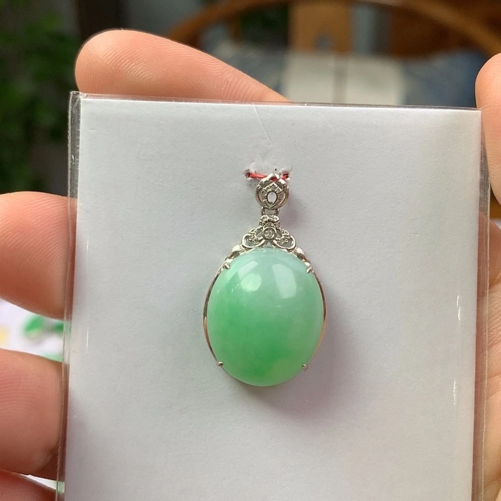 翡翠18K金镶嵌颈饰翡翠首饰