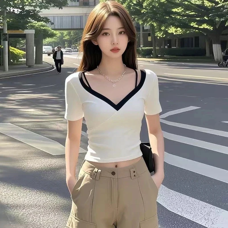 【甜星】夏季辣妹短款V领上衣女2025新款小个子修身显瘦撞色短袖t恤