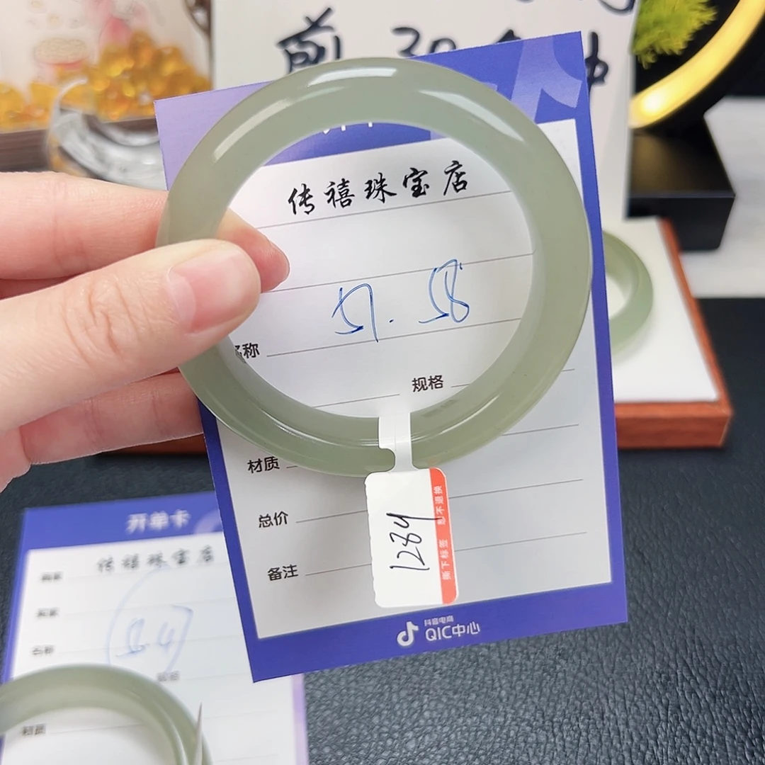 ****萤东陵石未镶嵌手镯