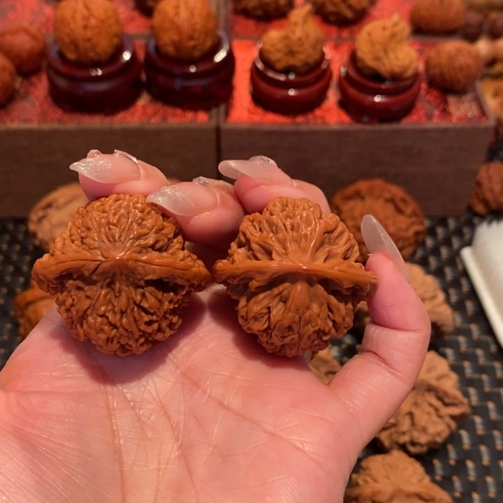 文玩核桃吊坠心****远漫天星