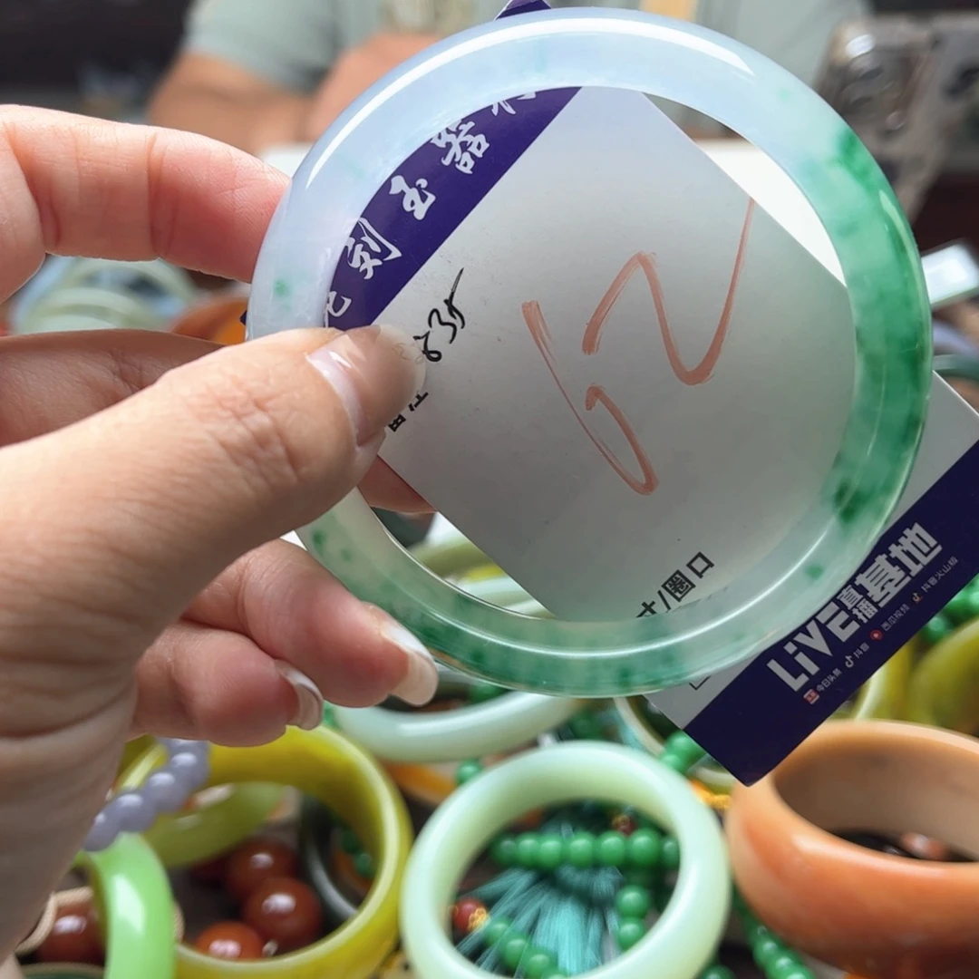 未镶嵌手镯石英岩玉