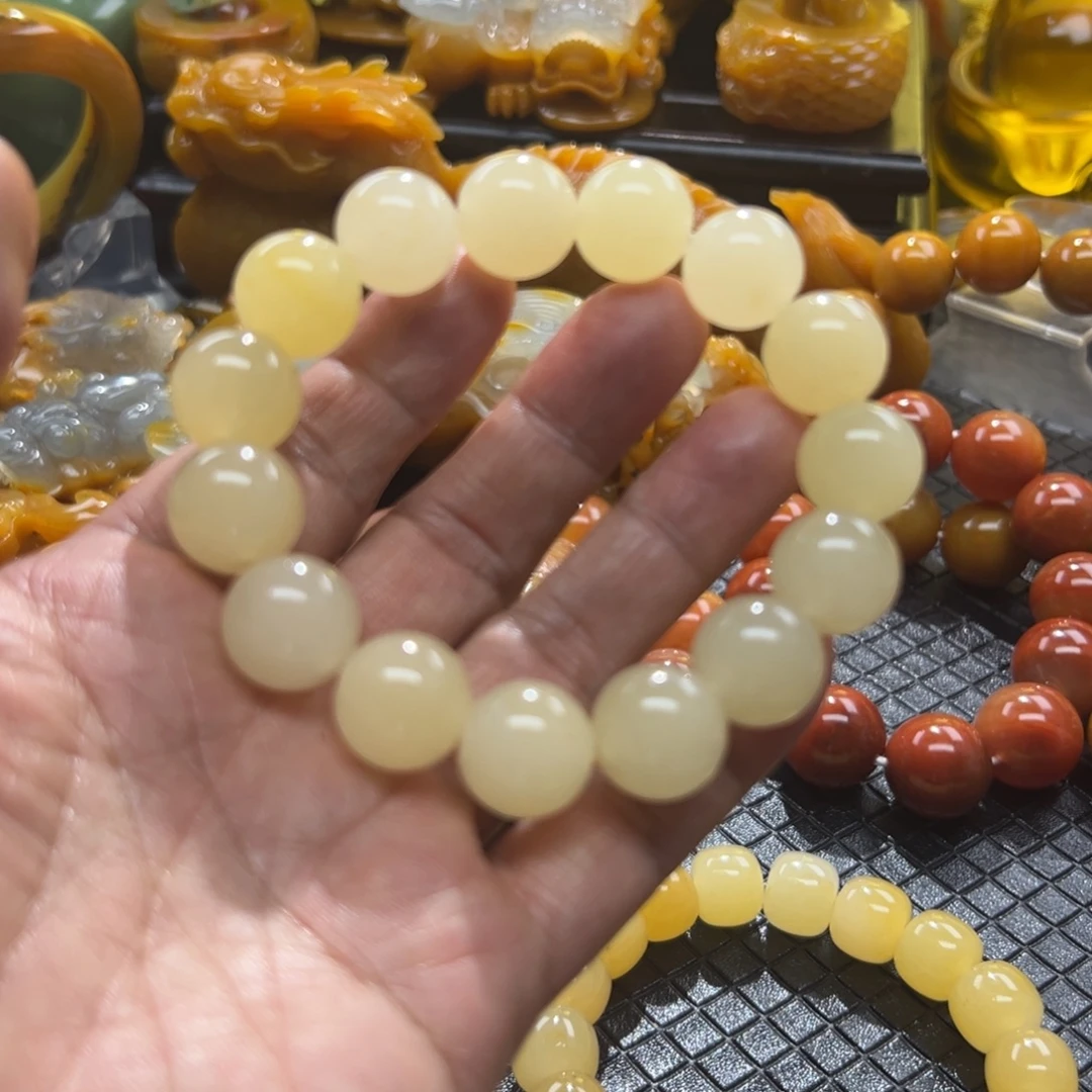 余***念石英质玉未镶嵌颈饰