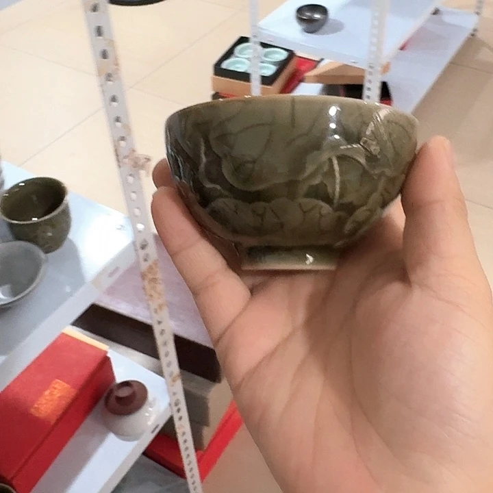 主人杯一个，瓷。。品茗