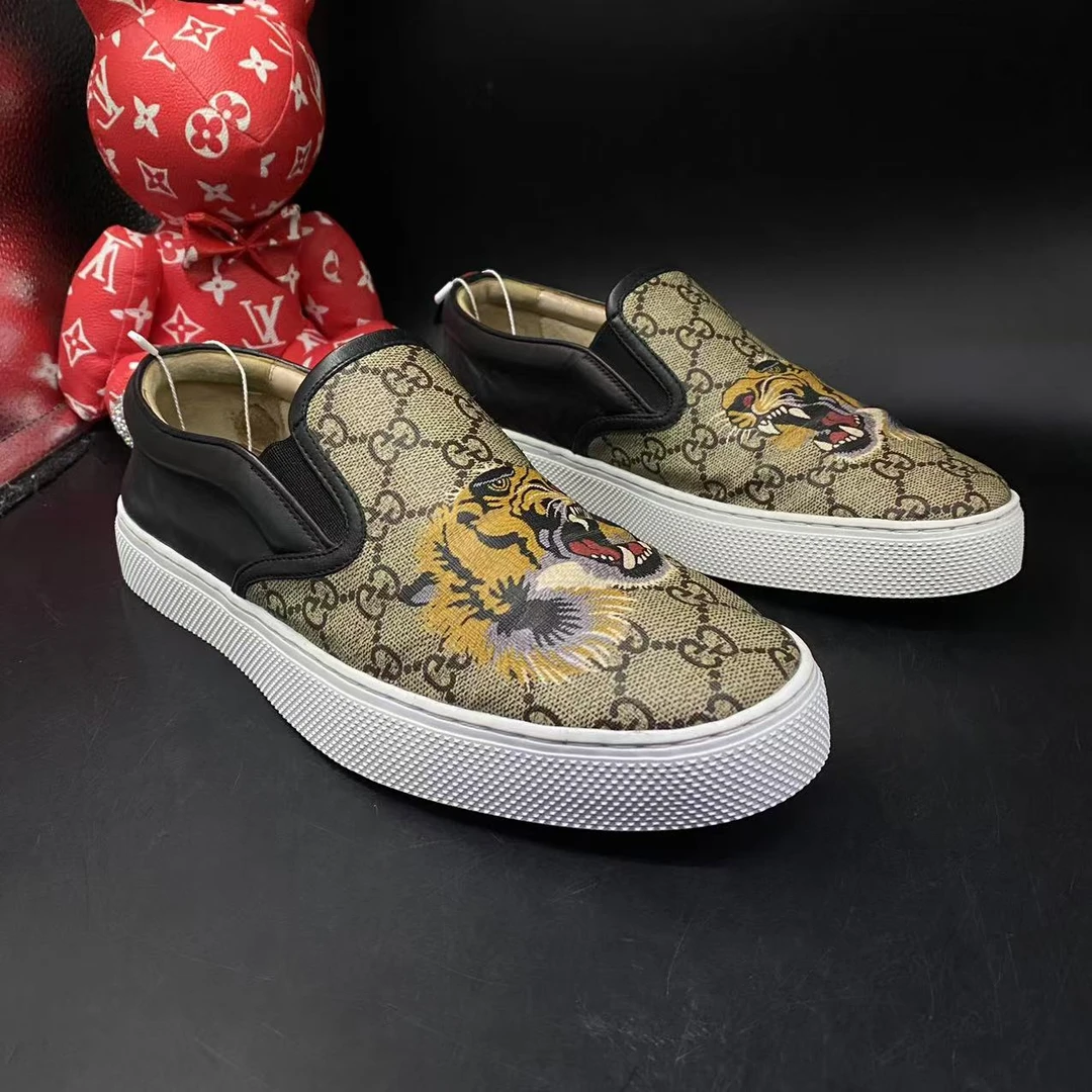 95新 GUCCI/古驰 【AO福利】41欧码 男士虎头印花休闲一脚蹬ao238