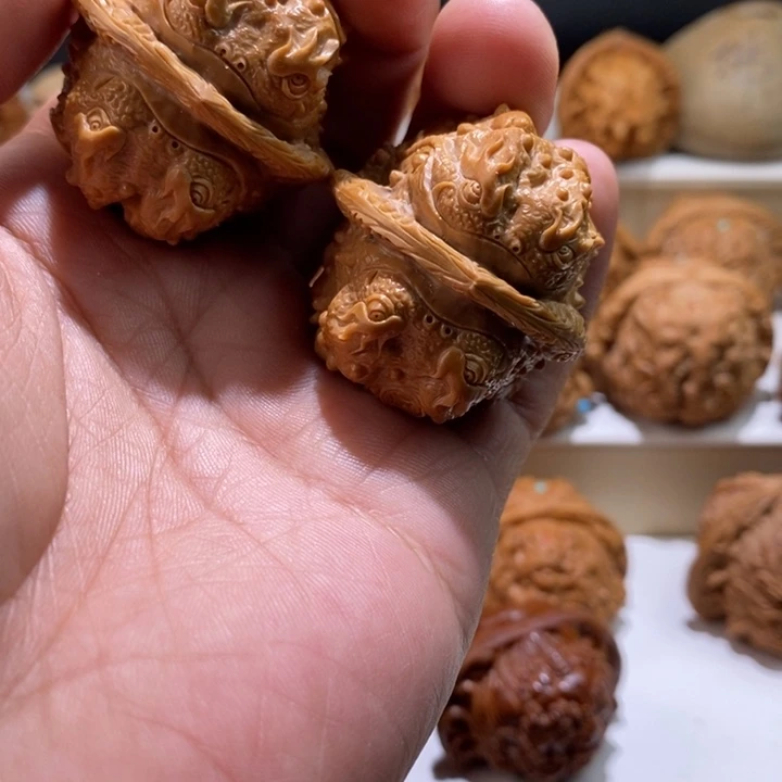 江***洺文玩核桃把件纯手工雕刻文玩核桃
