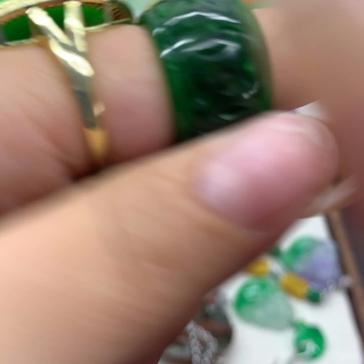 颈饰未镶嵌翡翠吊坠