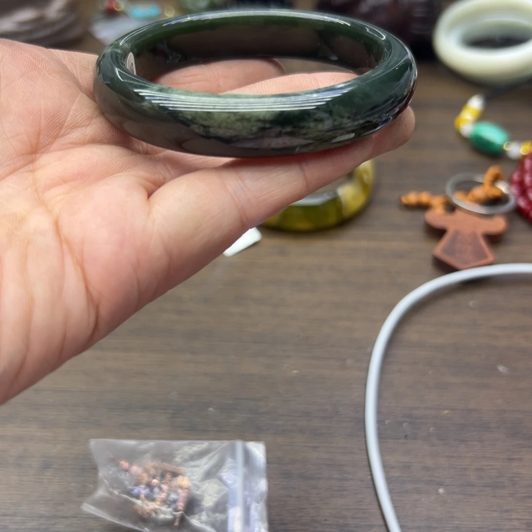 和田玉未镶嵌手镯57.8圈围364