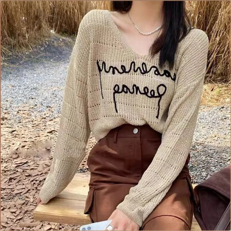 韩版气质V领镂空长袖针织衫上衣女春季新款显瘦字母百搭慵懒毛衣