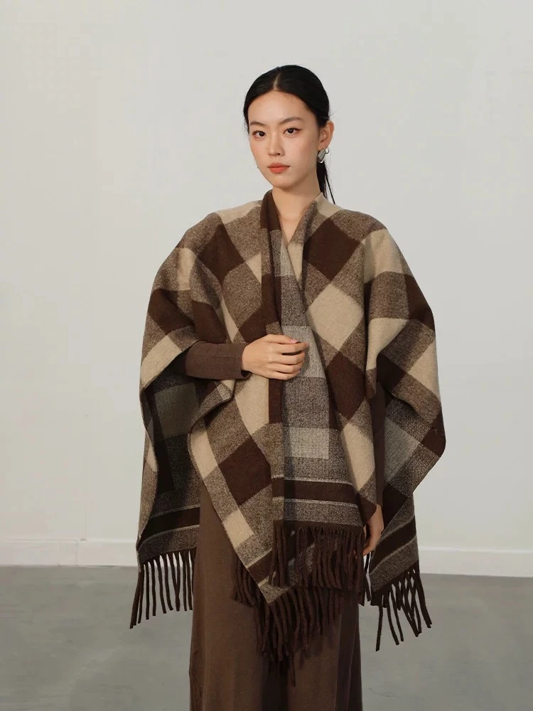 2025秋冬大气新款披肩斗篷女时尚百搭开衫流苏围巾旅游披风外套