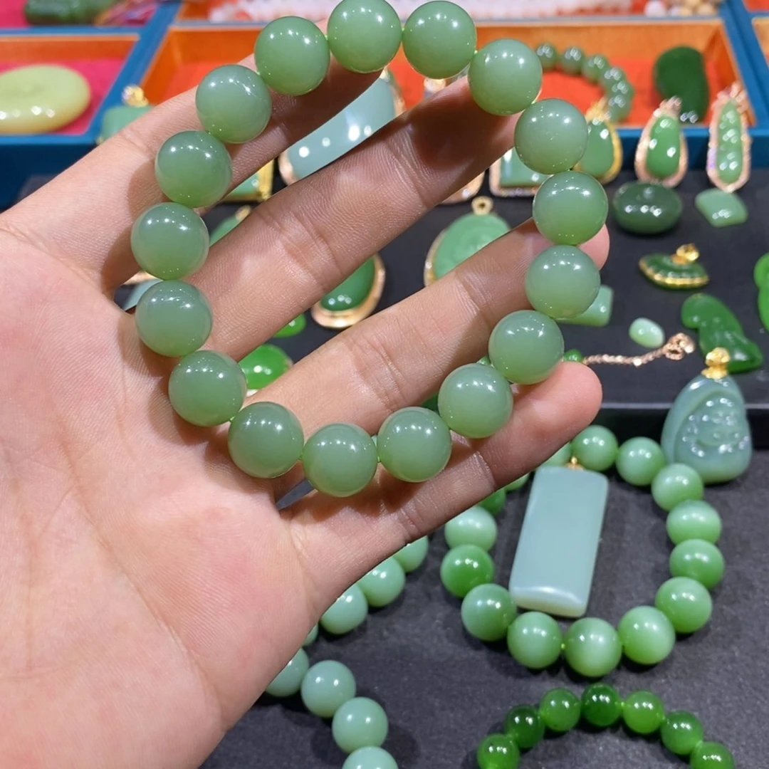 颈饰未镶嵌和田玉（碧玉）