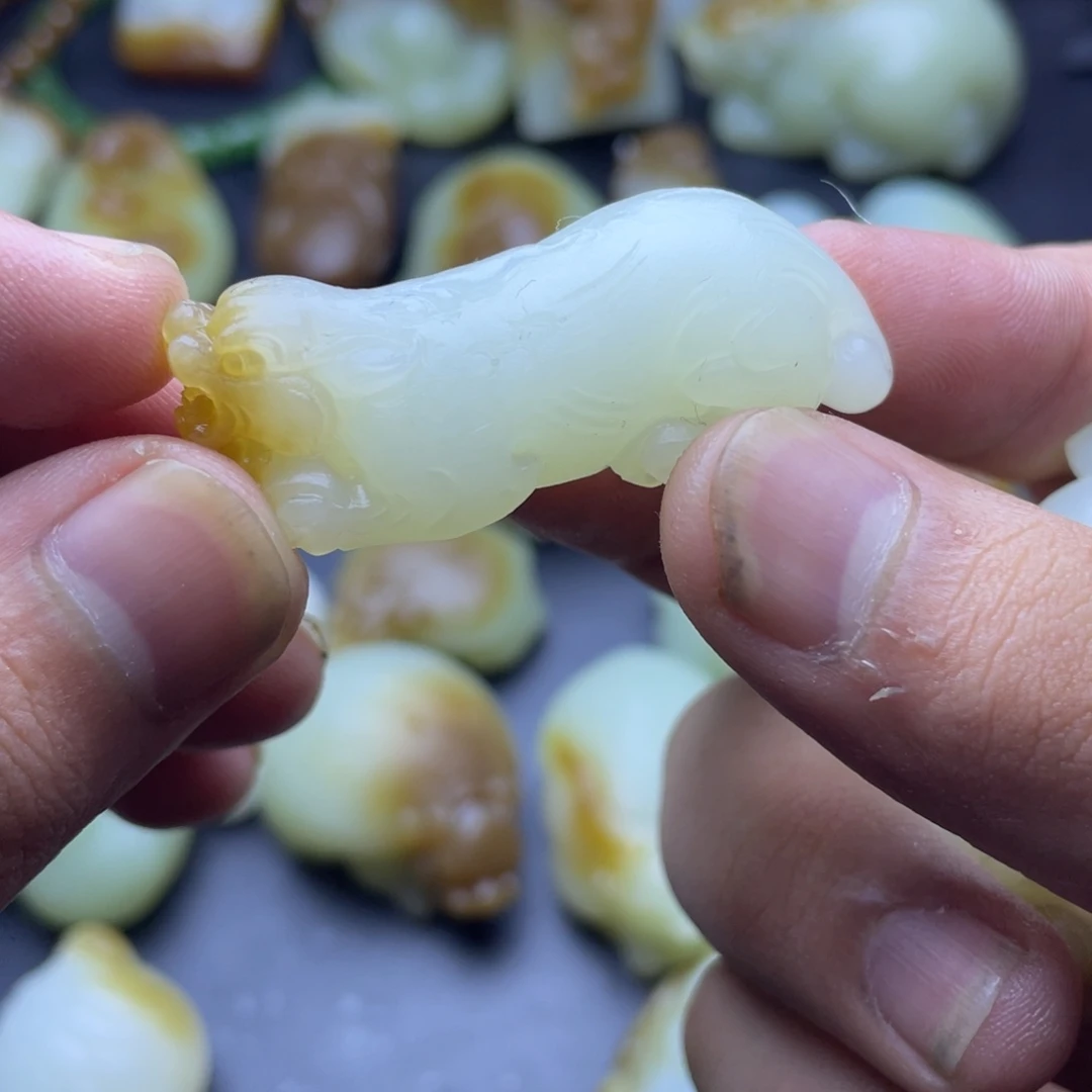 和田玉（糖玉）未镶嵌颈饰