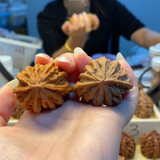 桃核把件球连体楸子