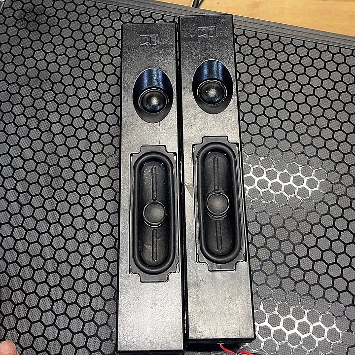 9新  不包邮小音箱一对价