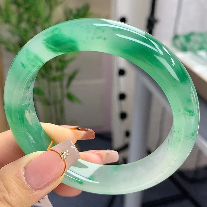 未镶嵌手镯石英质玉