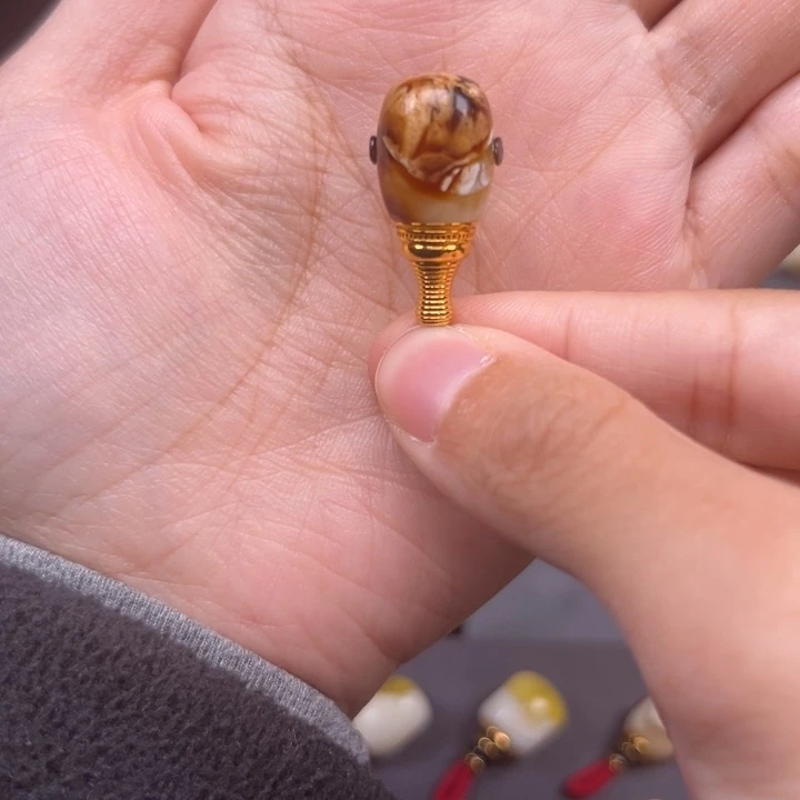 琥珀未镶嵌裸石11.9mm