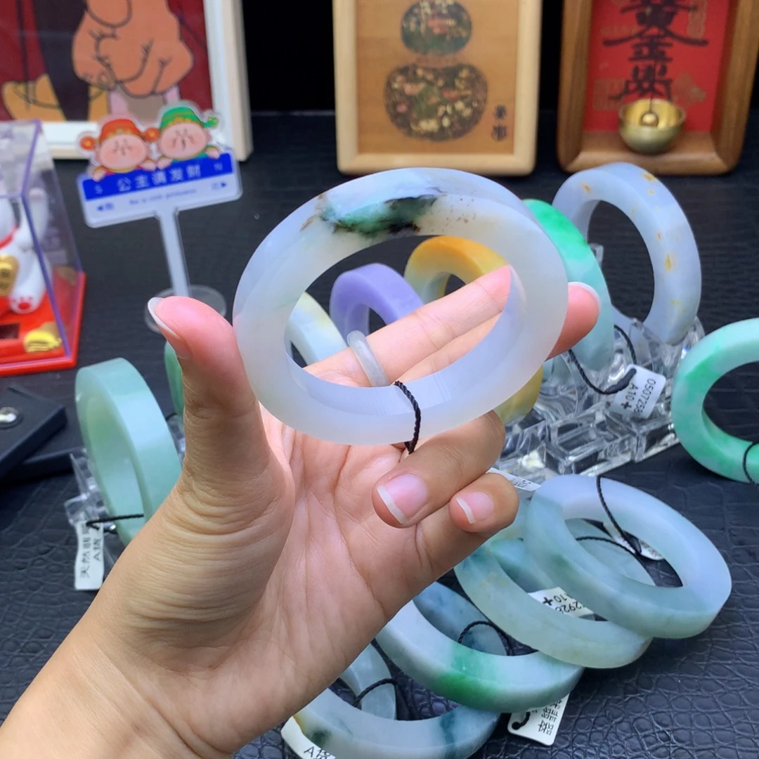 定制翡翠未镶嵌翡翠手镯