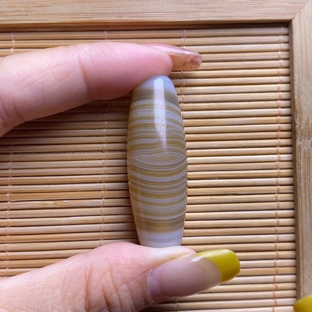 小***啊玛瑙/玉髓未镶嵌珠宝半成品