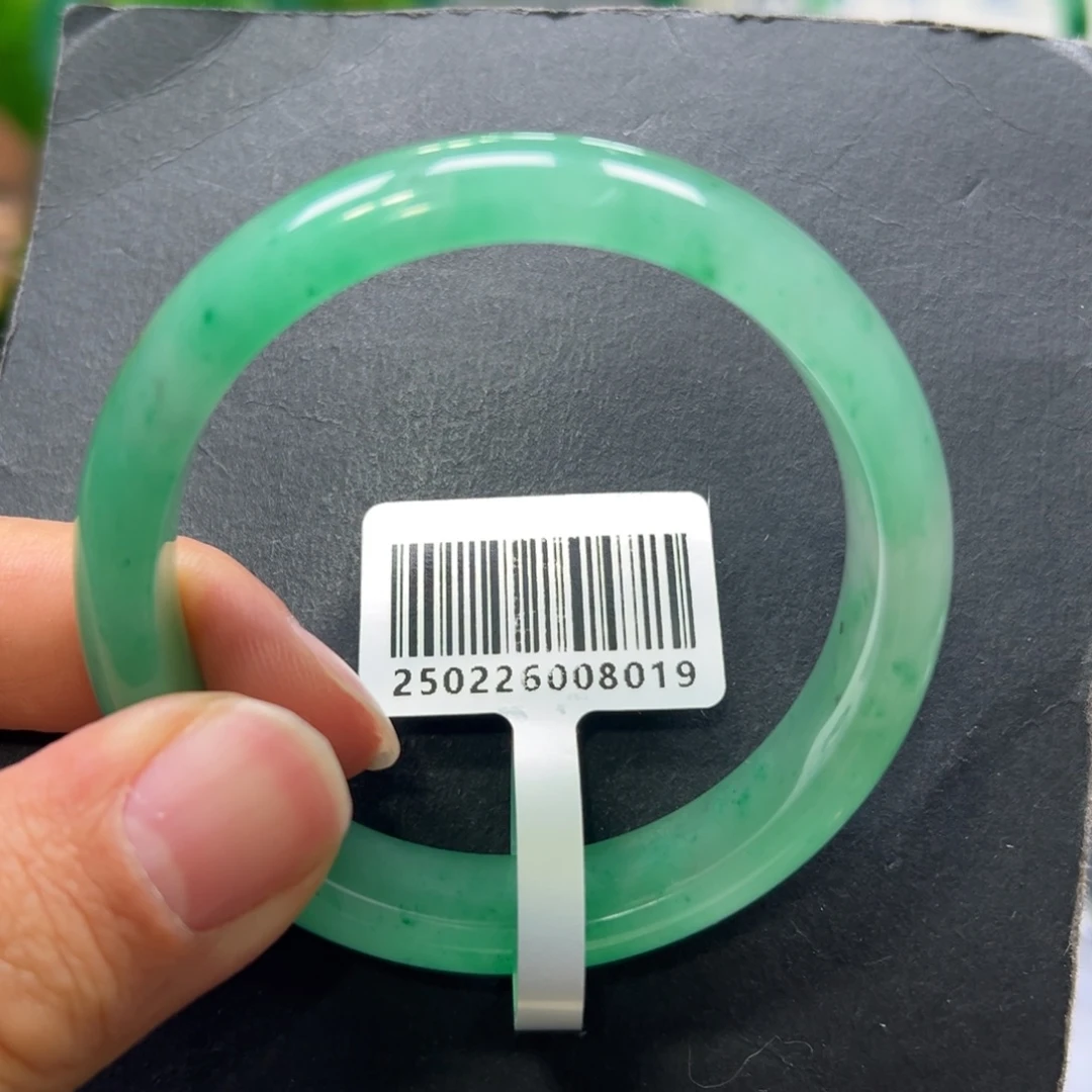 未镶嵌手镯石英质玉（非洲翠）