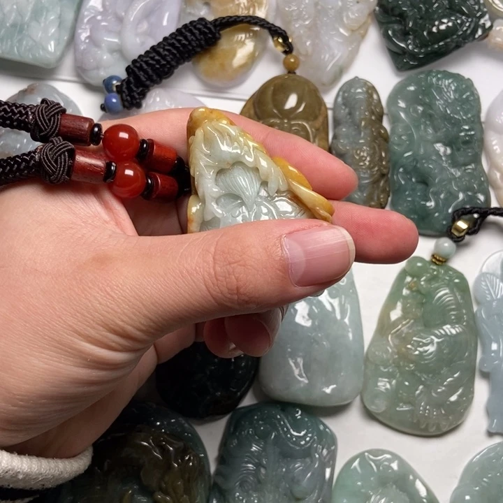 没***头翡翠未镶嵌颈饰龙