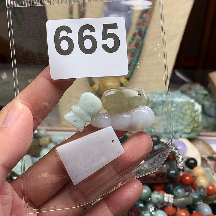 翡翠颈饰未镶嵌高*翡翠